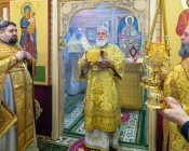 Патриарший Экзарх совершил Литургию в храме в честь святителя Николая Японского города Минска (фото 29)