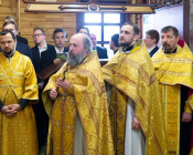 Патриарший Экзарх совершил Литургию в храме в честь святителя Николая Японского города Минска (фото 35)