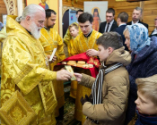 Патриарший Экзарх совершил Литургию в храме в честь святителя Николая Японского города Минска (фото 38)